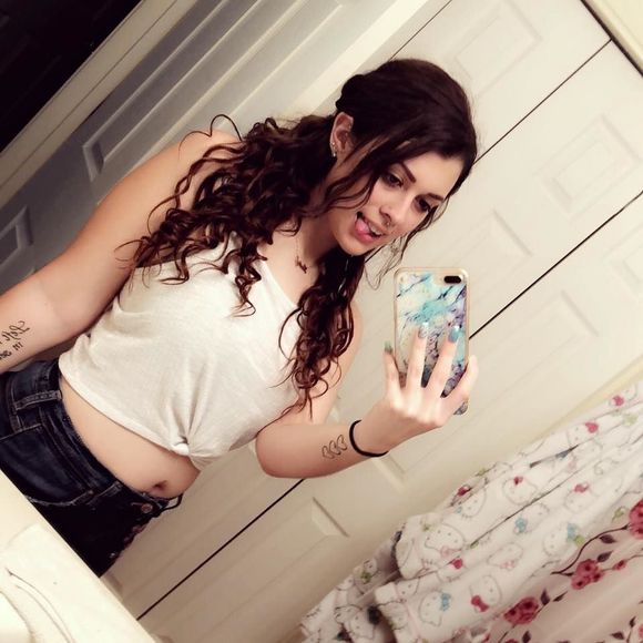 Meet your Posher, Hailey - Picture 1 of 1